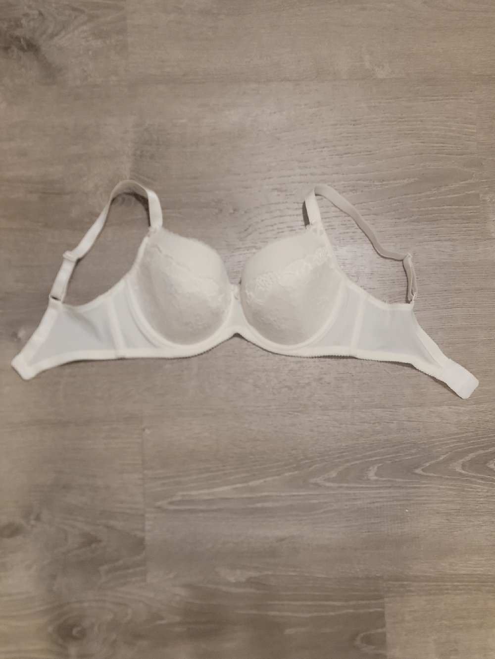 Everyday Lace Underwire Bra in White Size 70E